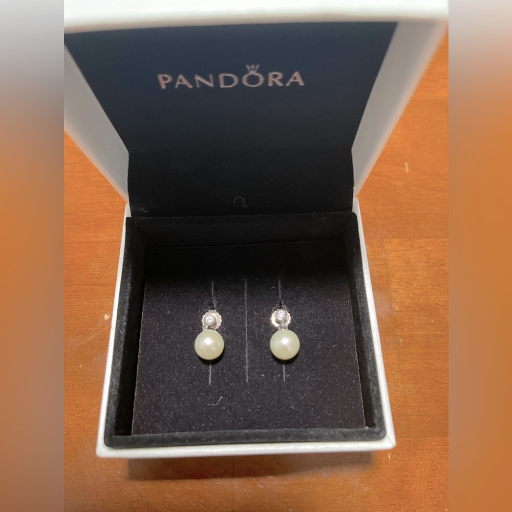 Women’s Pandora drop Pearl earrings. Cubic Zirconia